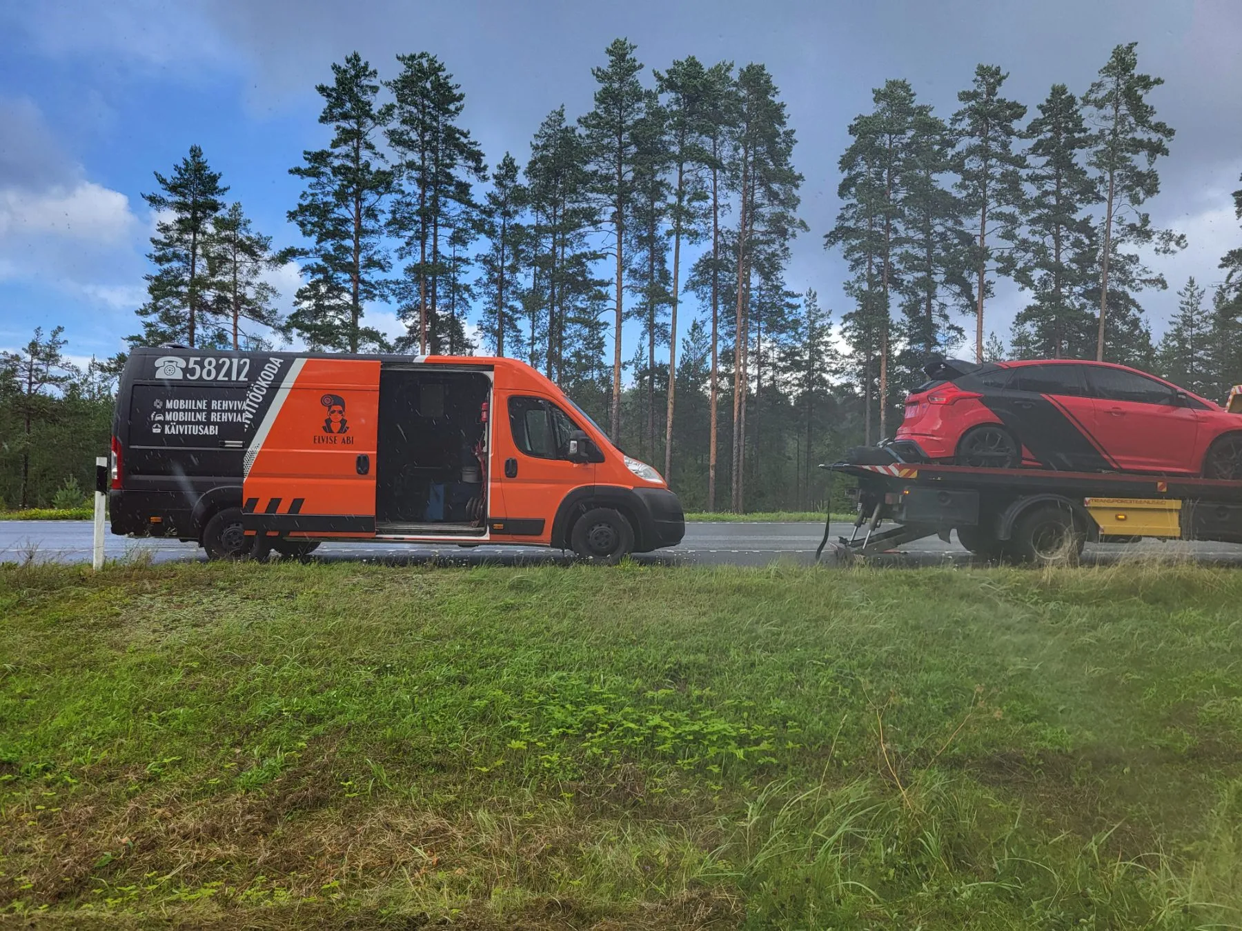 Ремонт колеса на дороге Tyre repair on the road Tire repair on the road Rehvi parandamine tee peal Fuel taxi Kütuse Takso Доставка топлива